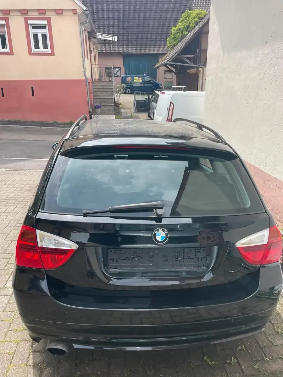 Używany BMW 320 2007 Czarny Sedan/Limuzyna