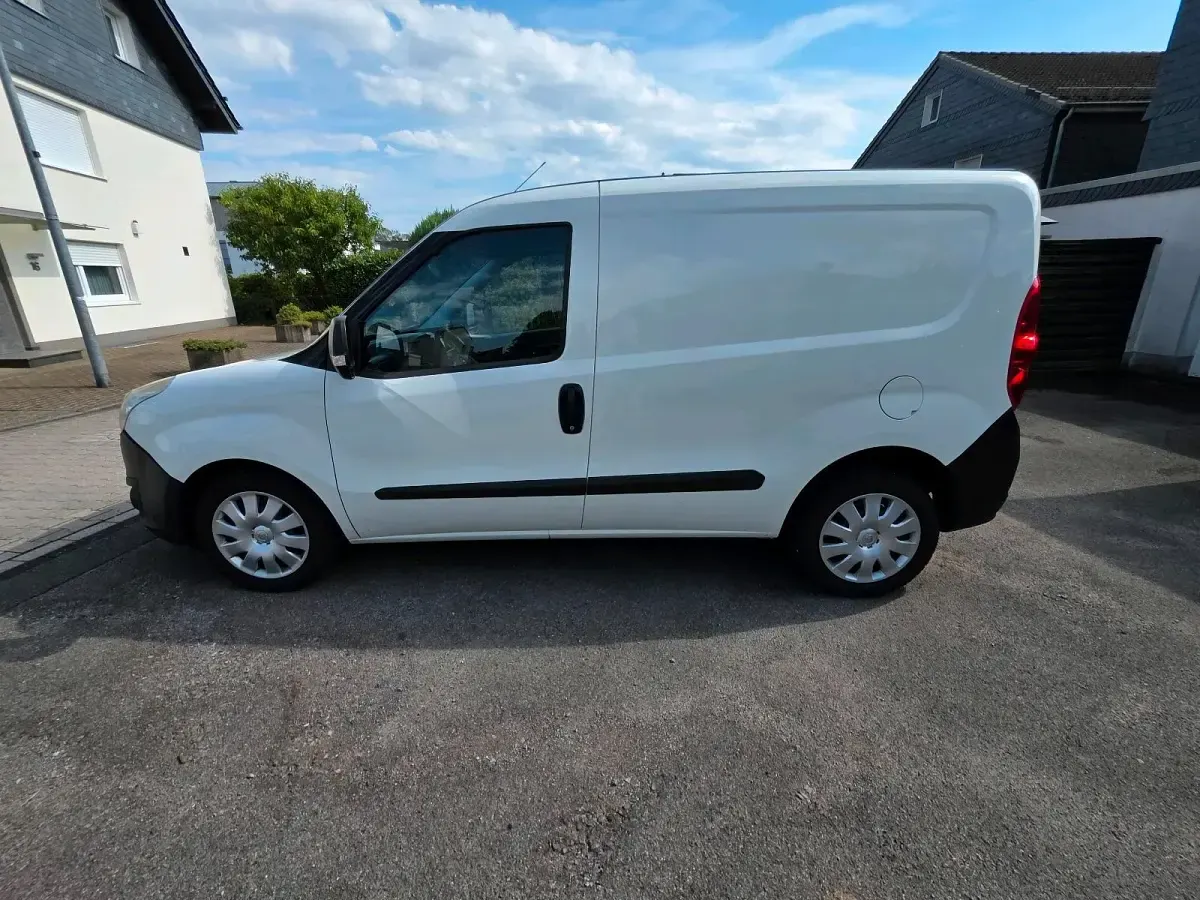 Gebraucht Opel Combo Edition 105 PS (77 kW) 2017 Weiß Van / Kleinbus