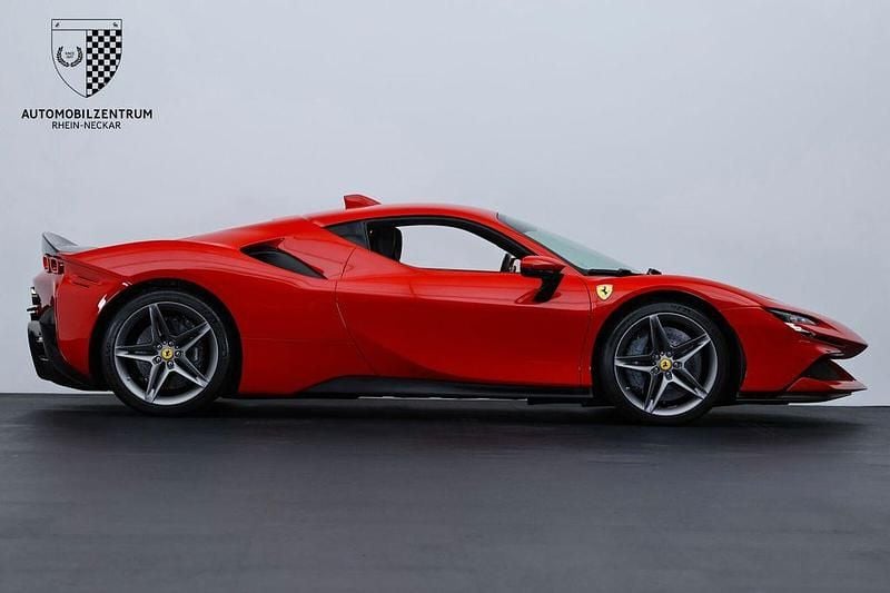 Gebraucht Ferrari SF90 1001 PS (736 kW) 2022 Rot Coupé