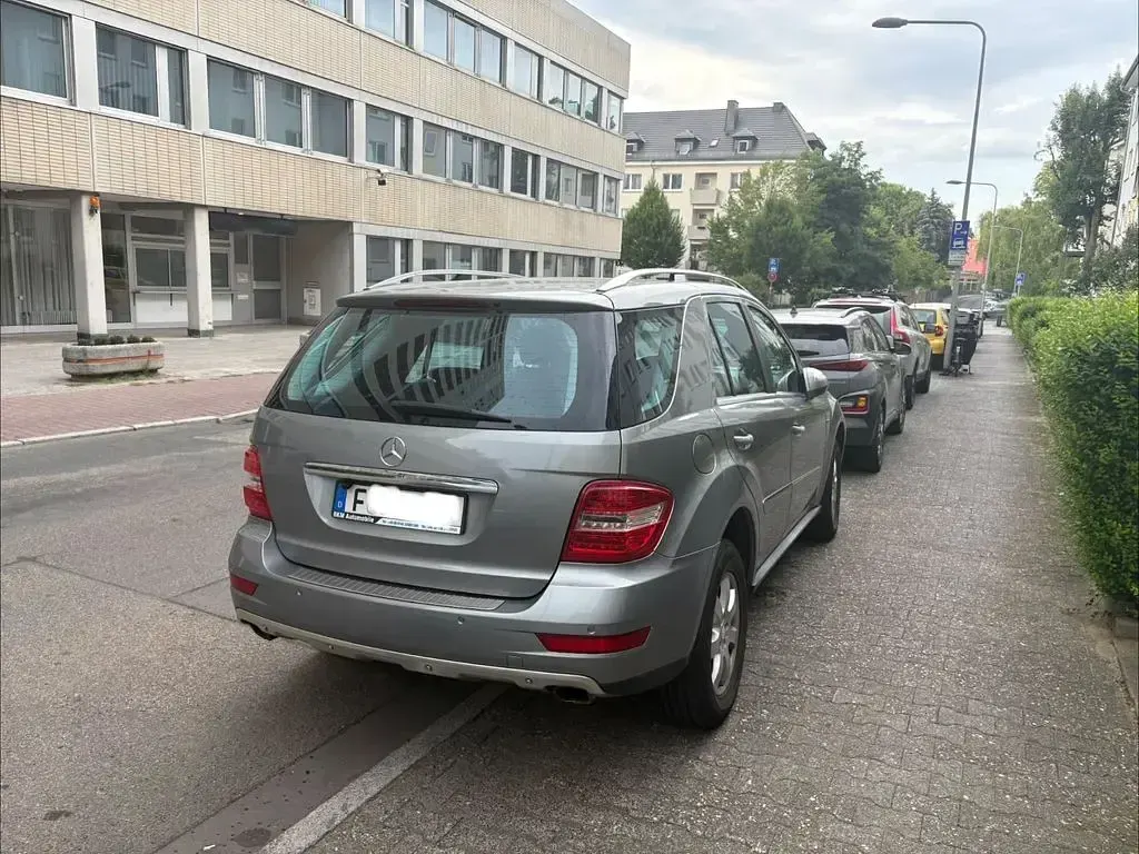 Gebraucht Mercedes ML300 190 PS (139 kW) 2010 Grau SUV