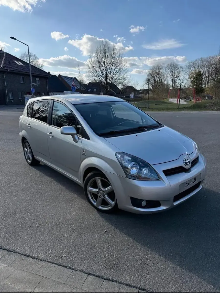 Gebraucht Toyota Corolla Verso 177 PS (130 kW) 2008 Silber Van / Kleinbus