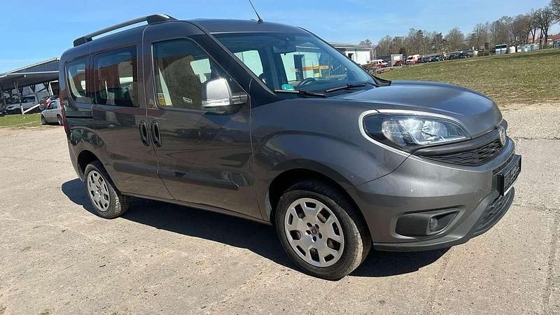 Gebraucht Fiat Doblò 95 PS (69 kW) 2019 Grau Van / Kleinbus