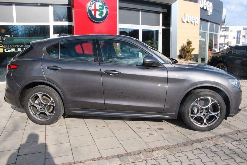 Gebraucht Alfa Romeo Stelvio Ti 209 PS (153 kW) 2022 Grau SUV