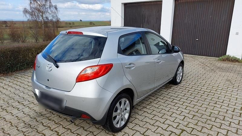 Gebraucht Mazda 2 Active 84 PS (61 kW) 2011 Silber Kleinwagen