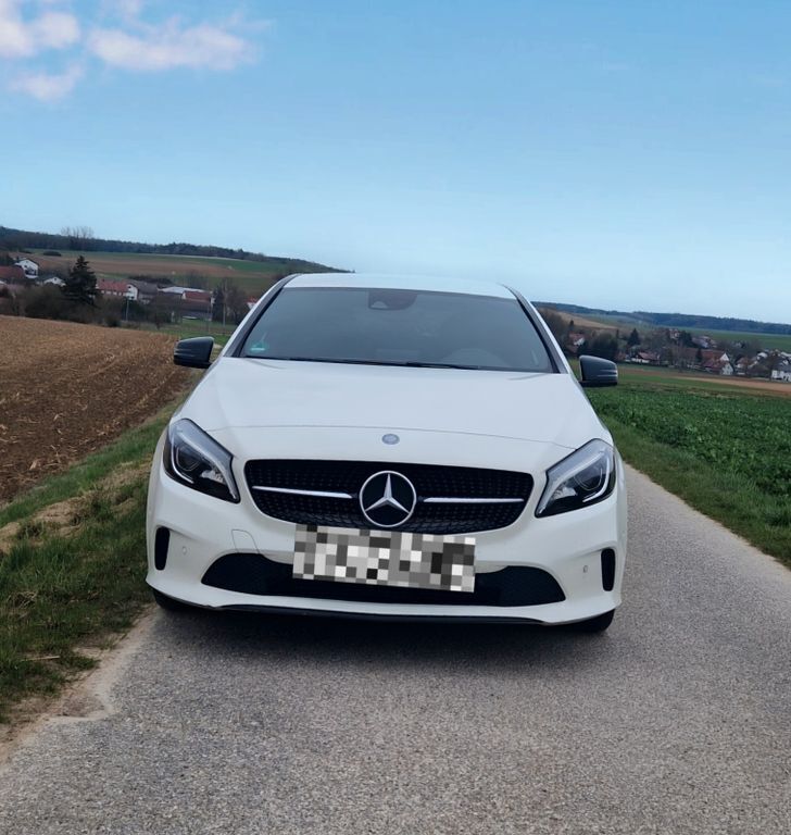 Weiß Gebraucht 2017 Mercedes A200 Edition Limousine | 15.100 € (Fairer Preis) - Bild 1/4