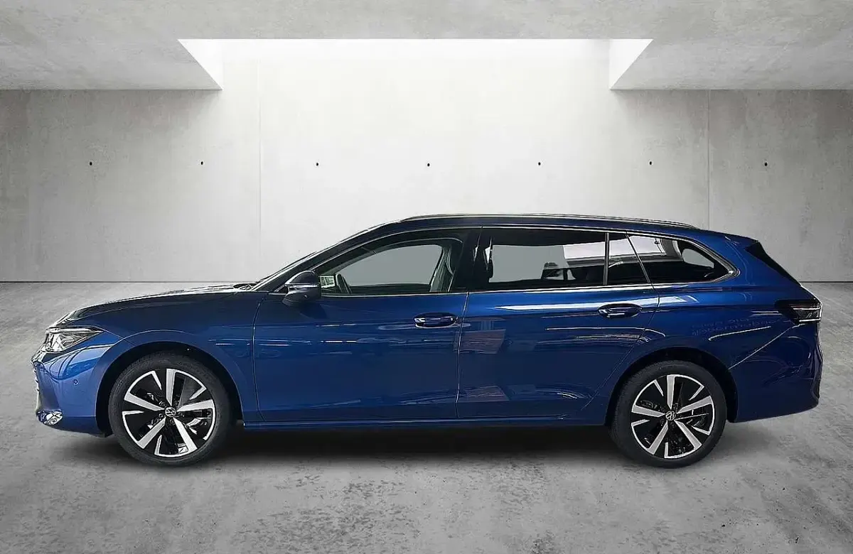 Gebraucht VW Passat IQ Drive 150 PS (110 kW) 2024 Blau Kombi