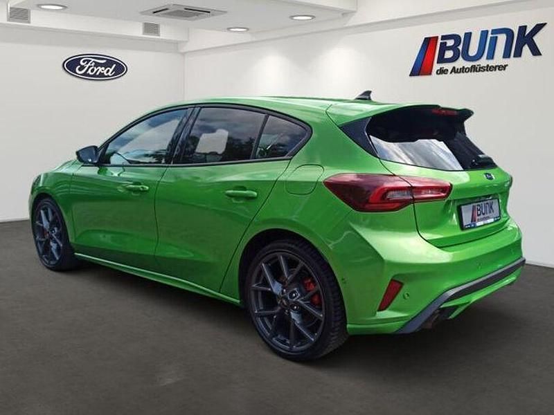 Gebraucht Ford Focus ST 280 PS (205 kW) 2023 Mean green metallic (pn4jl) Limousine