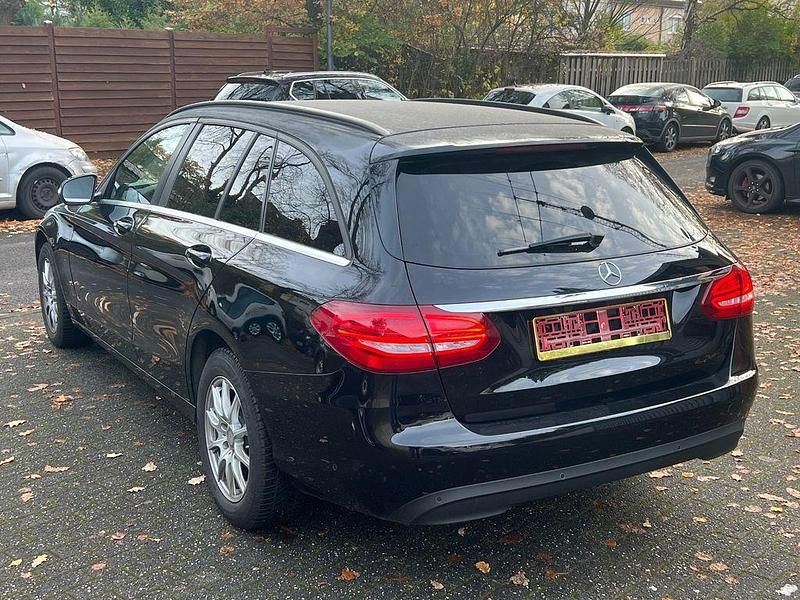 Gebraucht Mercedes C180 156 PS (114 kW) 2015 Schwarz Limousine