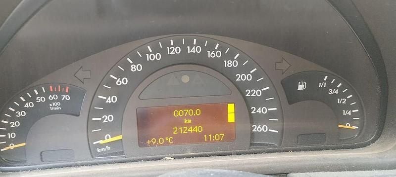 Second-hand Mercedes C180 Elegance 129 CP (94 kW) 2002 Negru Berlinǎ