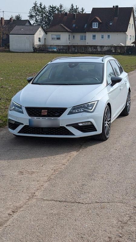Gebraucht Seat Leon 4Drive 300 PS (220 kW) 2019 Weiß Limousine