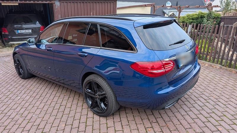 Gebraucht Mercedes C250 Avantgarde 204 PS (150 kW) 2016 Blau Kombi