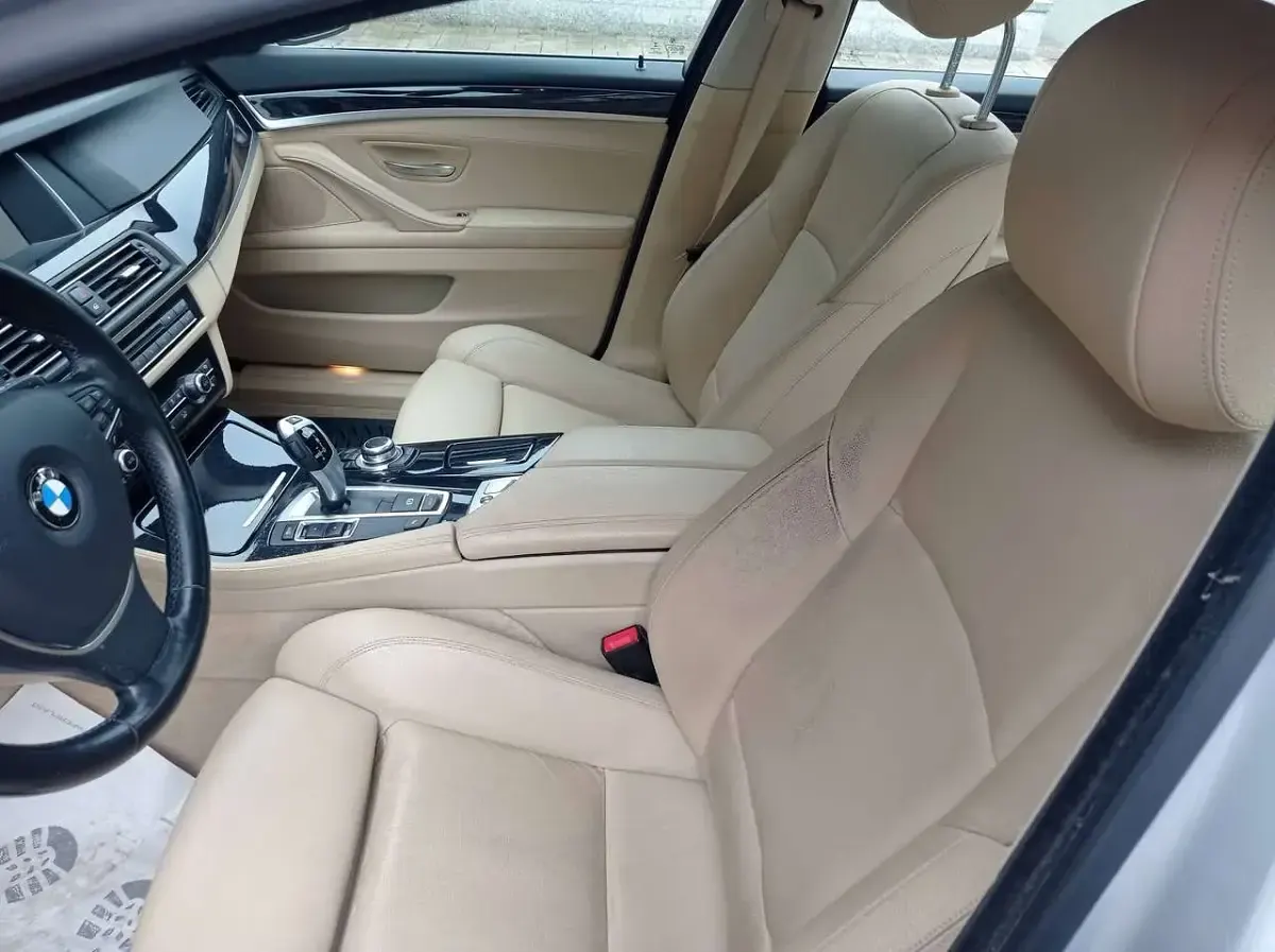 Second-hand BMW 520 Luxury Line 190 CP (139 kW) 2015 Argintiu Berlinǎ