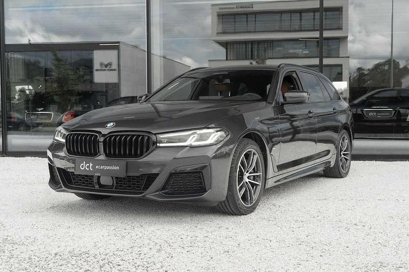 Grau Gebraucht 2021 BMW 530 M Sport Kombi | 35.900 € (Teuer) - Bild 1/4