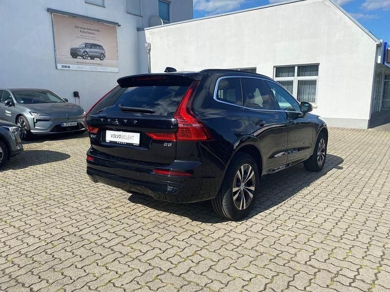 Gebraucht Volvo XC60 Momentum 250 PS (183 kW) 2022 Schwarz SUV