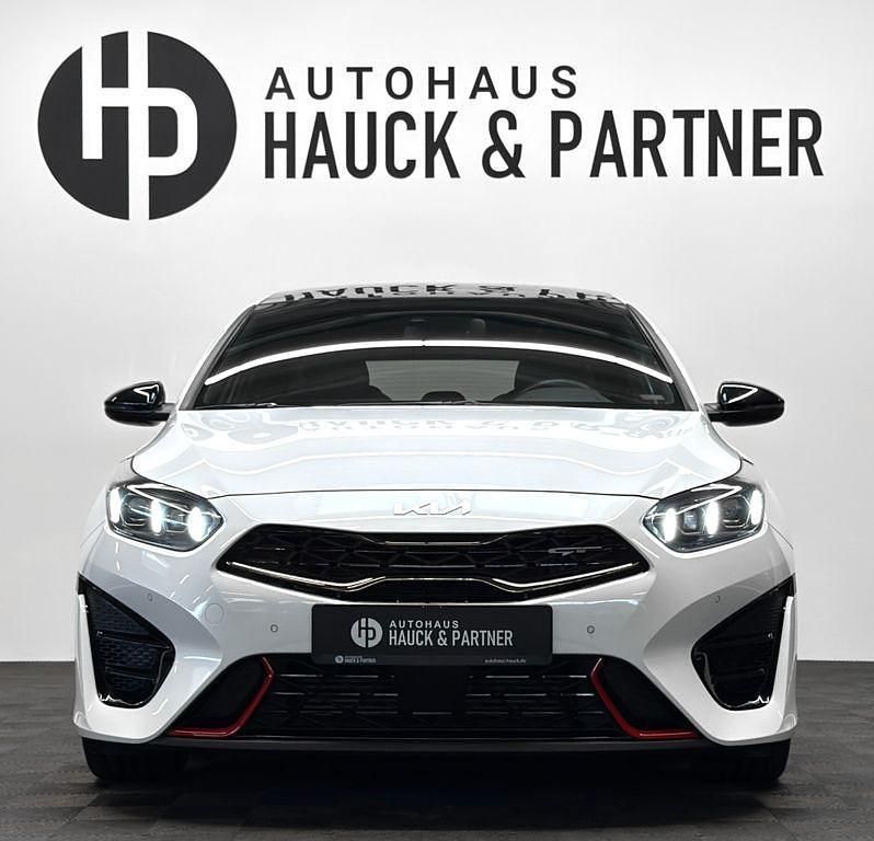 Gebraucht Kia Ceed GT GT 204 PS (150 kW) 2022 Weiß Limousine