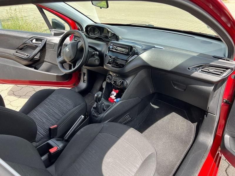 Gebraucht Peugeot 208 68 PS (50 kW) 2017 Rot Kleinwagen