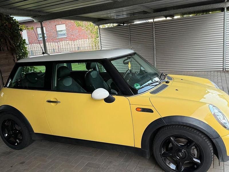 Gelb Gebraucht 2003 Mini Cooper Kleinwagen | 3.000 € - Bild 1/4