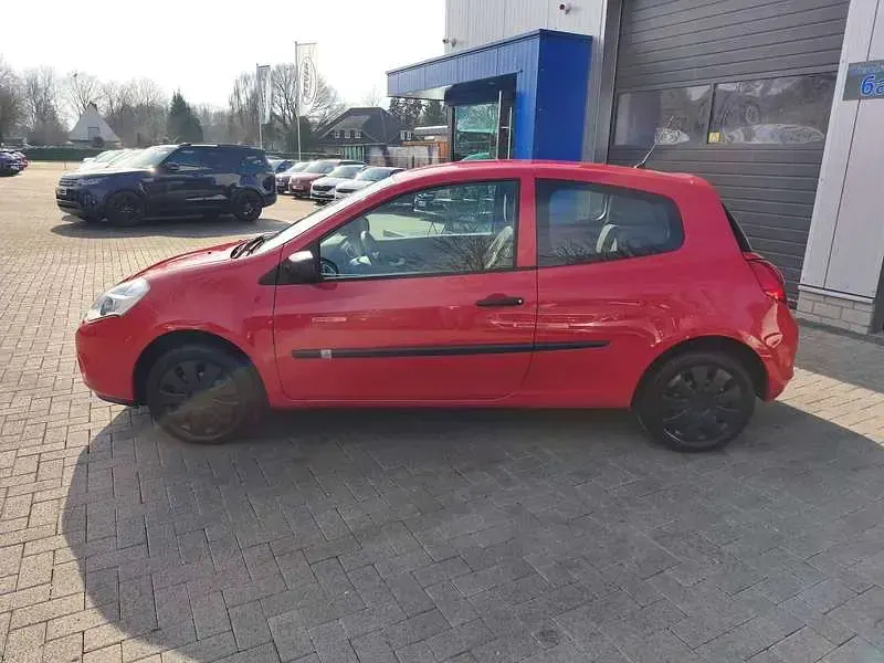 Gebraucht Renault Clio 75 PS (55 kW) 2013 Rot Kleinwagen