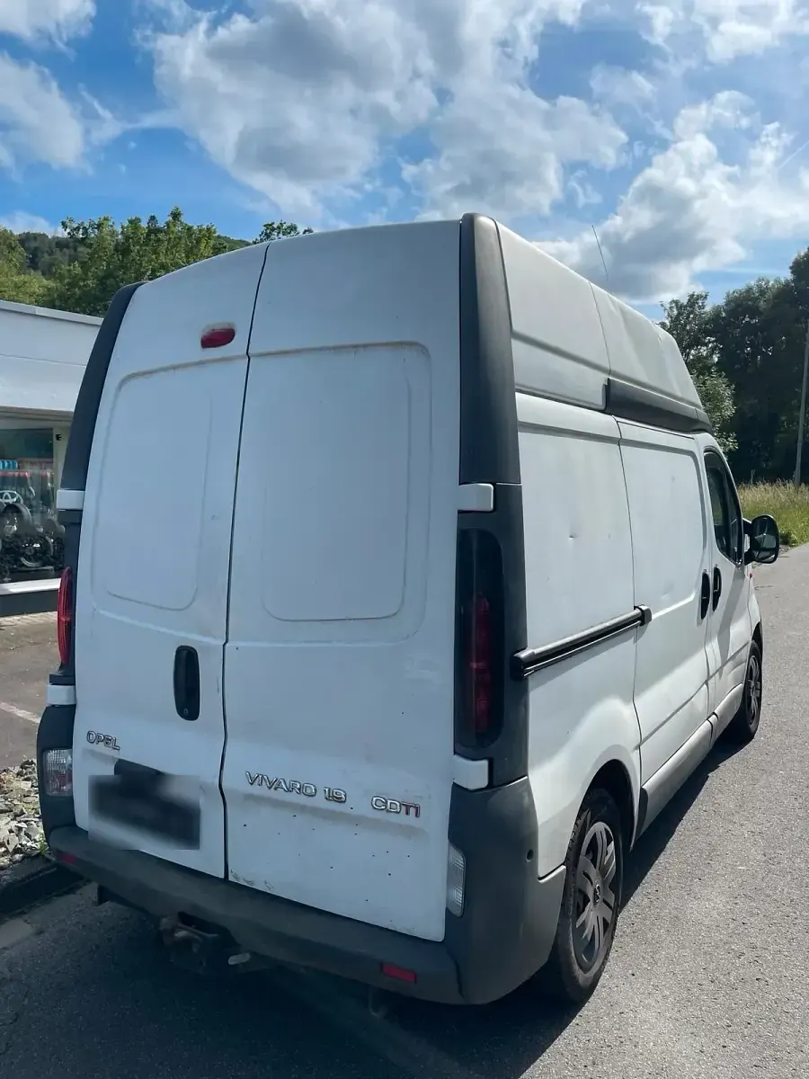 Gebraucht Opel Vivaro 101 PS (74 kW) 2004 Weiß Van / Kleinbus