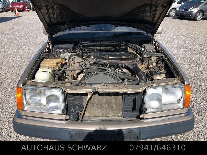 Gebraucht Mercedes E230 132 PS (97 kW) 1990 Silber Limousine