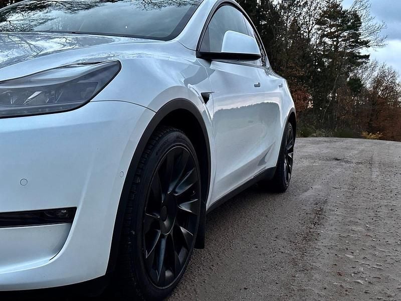 Weiß Gebraucht 2021 Tesla Model Y SUV | 29.999 € (Superpreis) - Bild 1/4