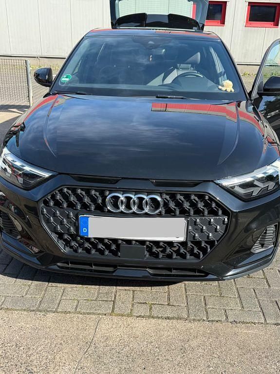 Schwarz Gebraucht 2020 Audi A1 Basis Kleinwagen | 18.700 € (Guter Preis) - Bild 1/4