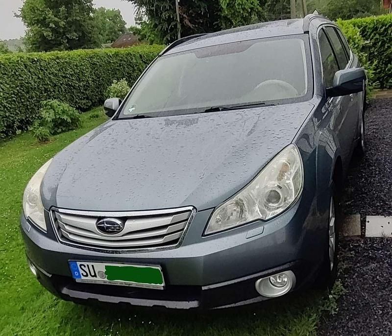Grün Gebraucht 2011 Subaru Outback Active SUV | 10.500 € (Teuer) - Bild 1/4