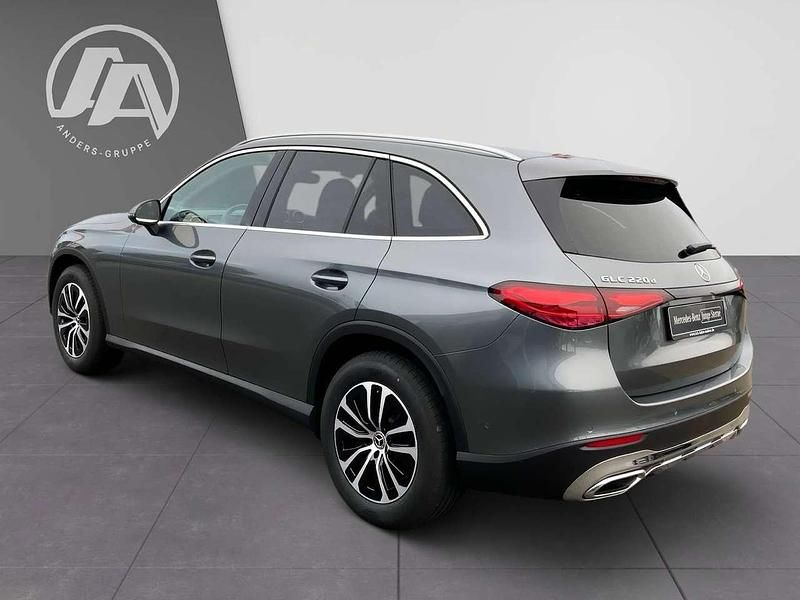 Gebraucht Mercedes GLC220 Avantgarde 197 PS (144 kW) 2023 Selenitgrau SUV