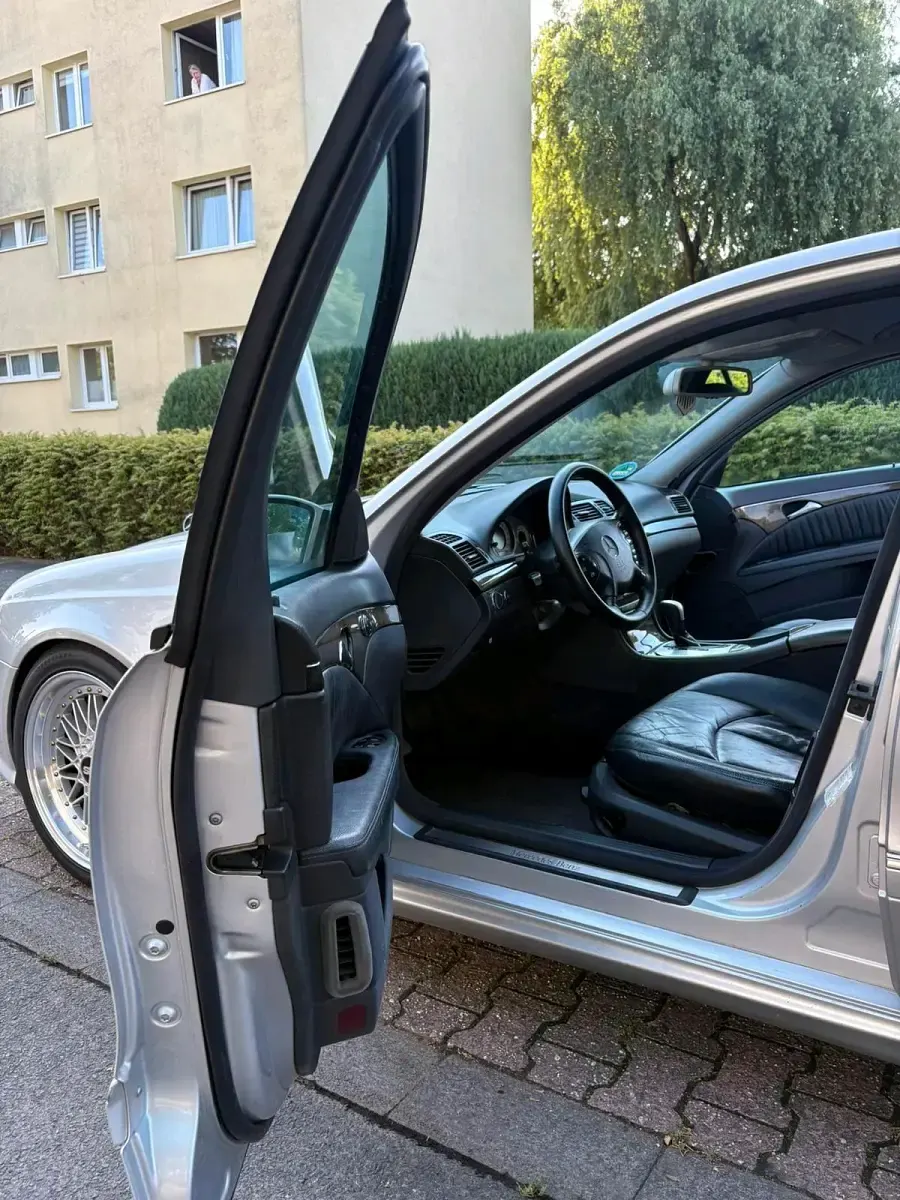Gebraucht Mercedes E500 AMG 306 PS (225 kW) 2002 Silber Limousine