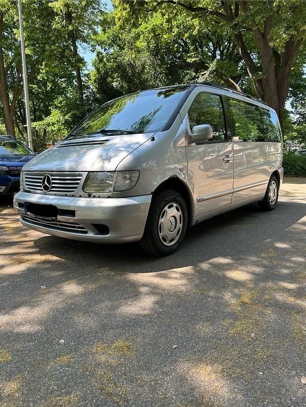Silber Gebraucht 1999 Mercedes Vito Van / Kleinbus | 4.200 € (Fairer Preis) - Bild 1/4