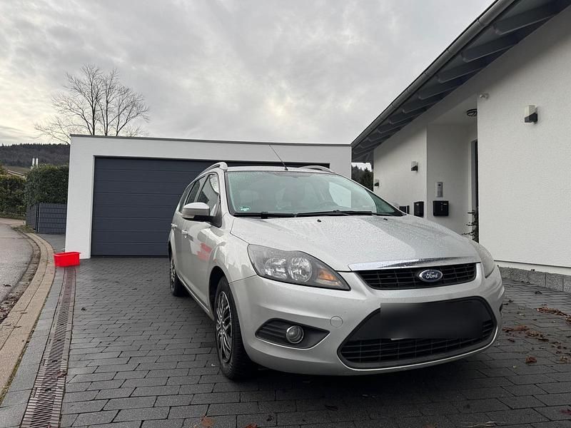 Silber Gebraucht 2009 Ford Focus Kombi | 2.999 € (Etwas zu teuer) - Bild 1/4