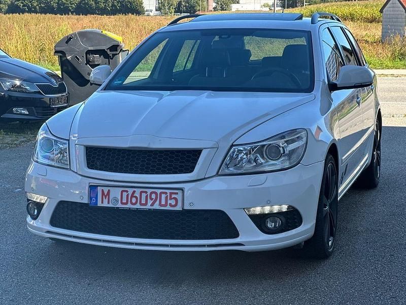 Weiß Gebraucht 2011 Skoda Octavia RS Kombi | 6.990 € (Superpreis) - Bild 1/4