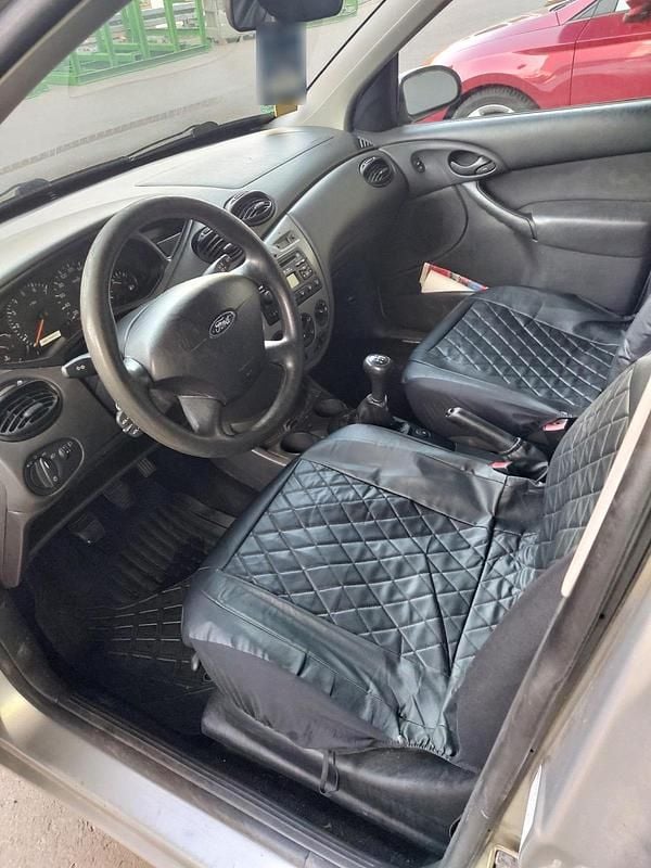 Second-hand Ford Focus 110 CP (80 kW) 2004 Argintiu Hatchback