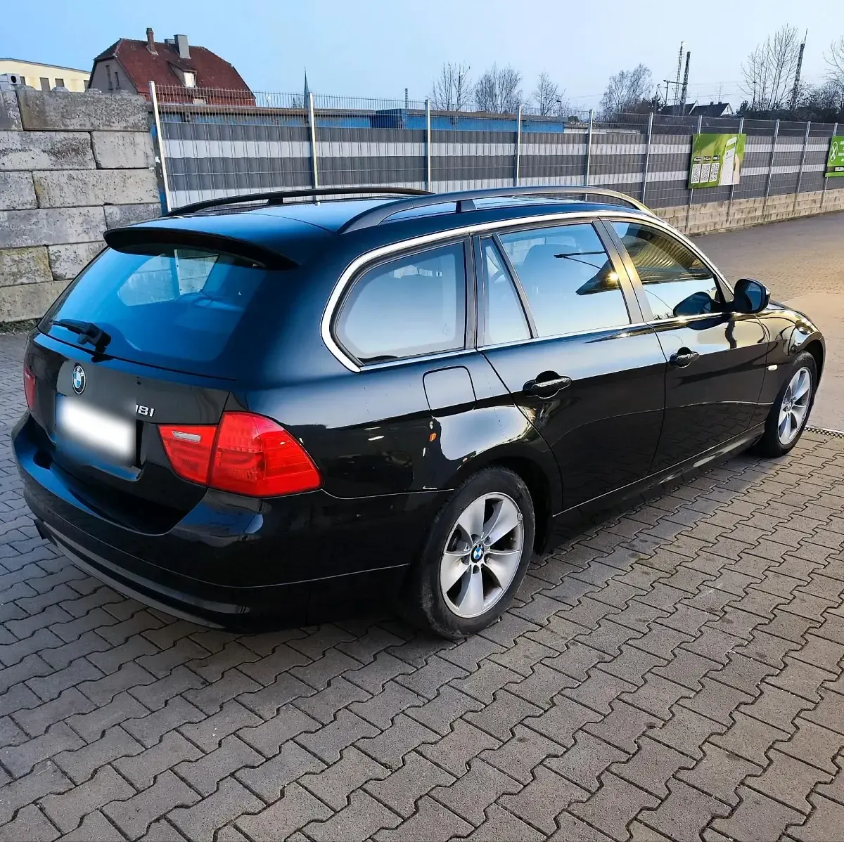 Gebraucht BMW 318 143 PS (105 kW) 2009 Schwarz Kombi