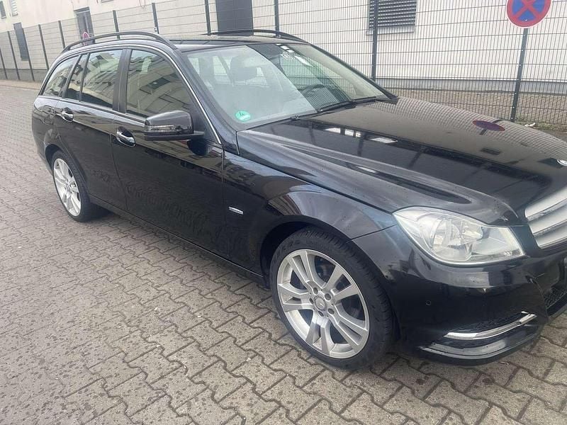 Schwarz unilack Gebraucht 2013 Mercedes C180 Kombi | 9.999 € (Fairer Preis) - Bild 1/4