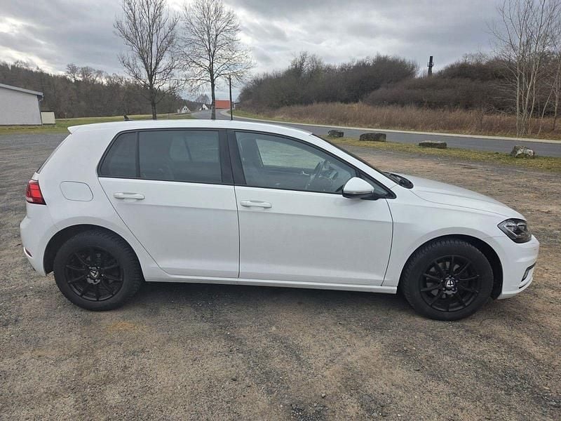 Second-hand VW Golf VII Highline 150 CP (110 kW) 2020 Alb Berlinǎ