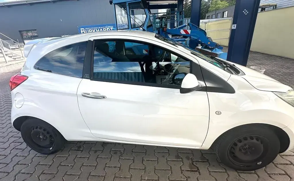 Gebraucht Ford Ka Titanium 69 PS (50 kW) 2011 Weiß Kleinwagen