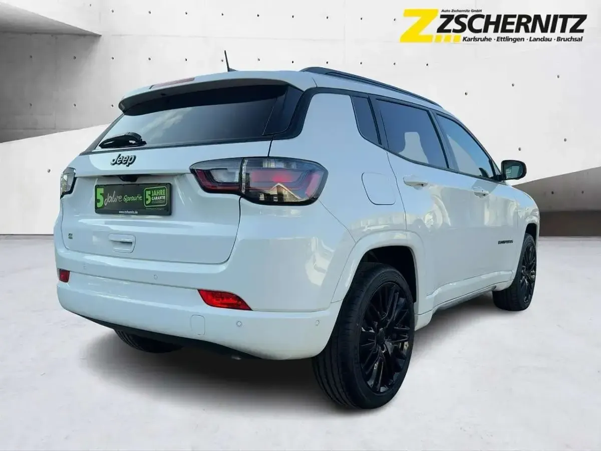 Occasion Jeep Compass Altitude 131 ch (96 kW) 2024 Blanc SUV