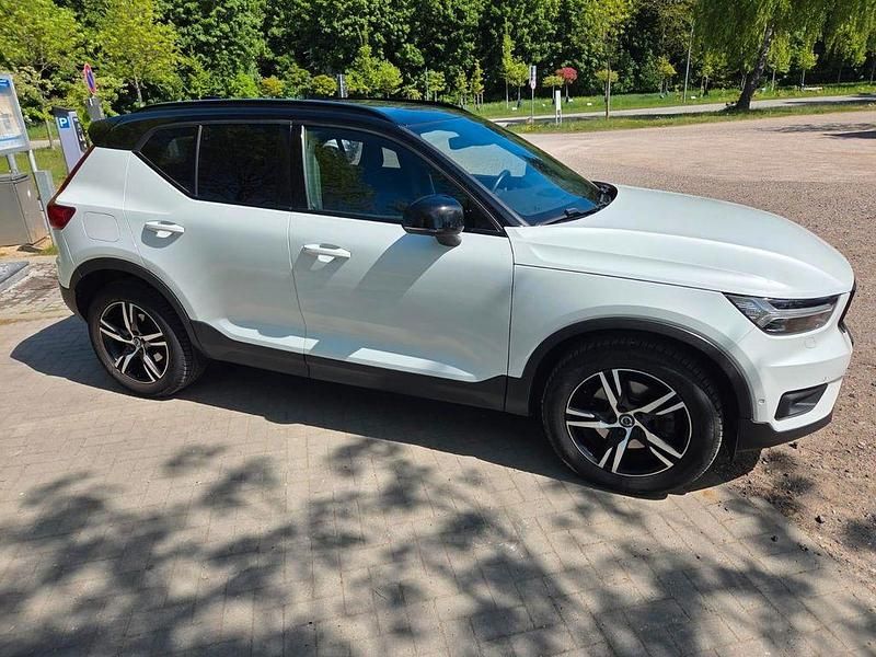 Weiß Gebraucht 2018 Volvo XC40 R-Design SUV | 27.800 € (Teuer) - Bild 1/4