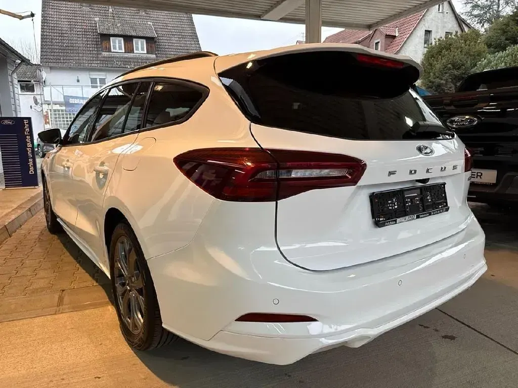Gebraucht Ford Focus ST-Line 125 PS (91 kW) 2022 Weiß Limousine