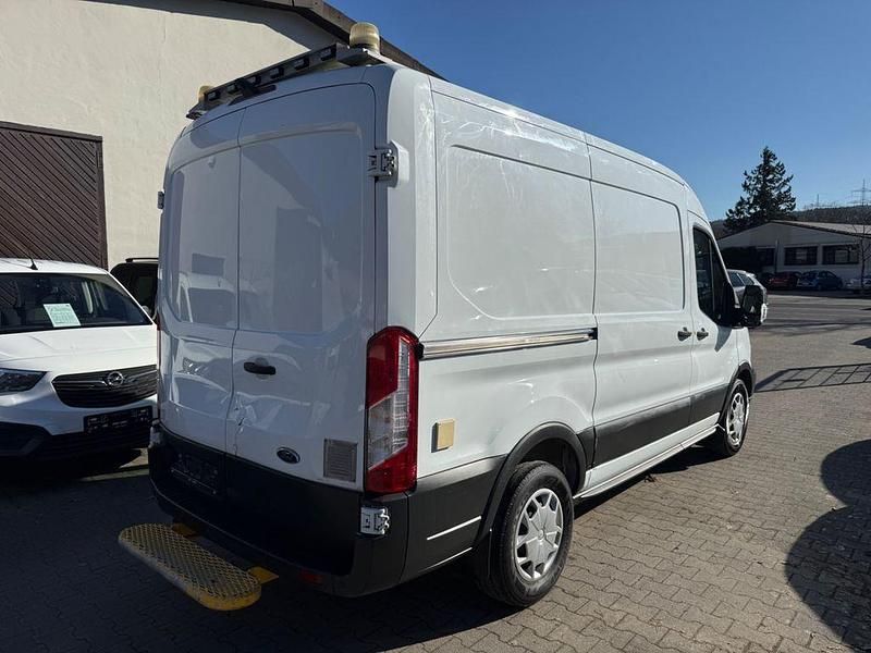 Gebraucht Ford Transit 131 PS (96 kW) 2018 Weiß Van / Kleinbus