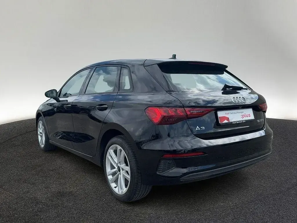 Gebraucht Audi A3 110 PS (80 kW) 2023 Brillantschwarz Limousine