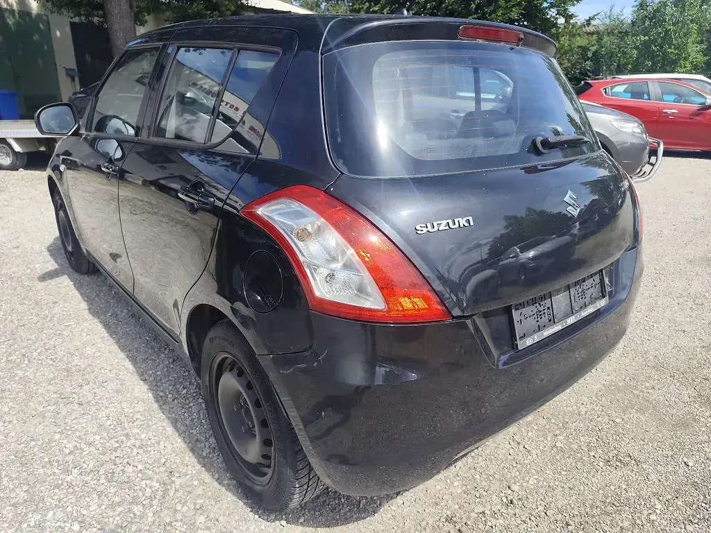 Gebraucht Suzuki Swift Club 94 PS (69 kW) 2012 Schwarz Kleinwagen