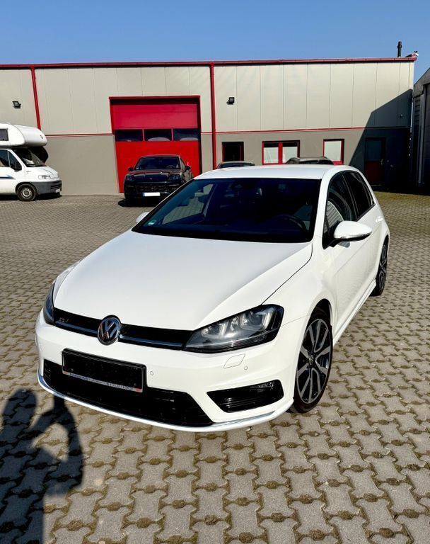 Weiß Gebraucht 2016 VW Golf VII Highline Limousine | 15.100 € (Fairer Preis) - Bild 1/4