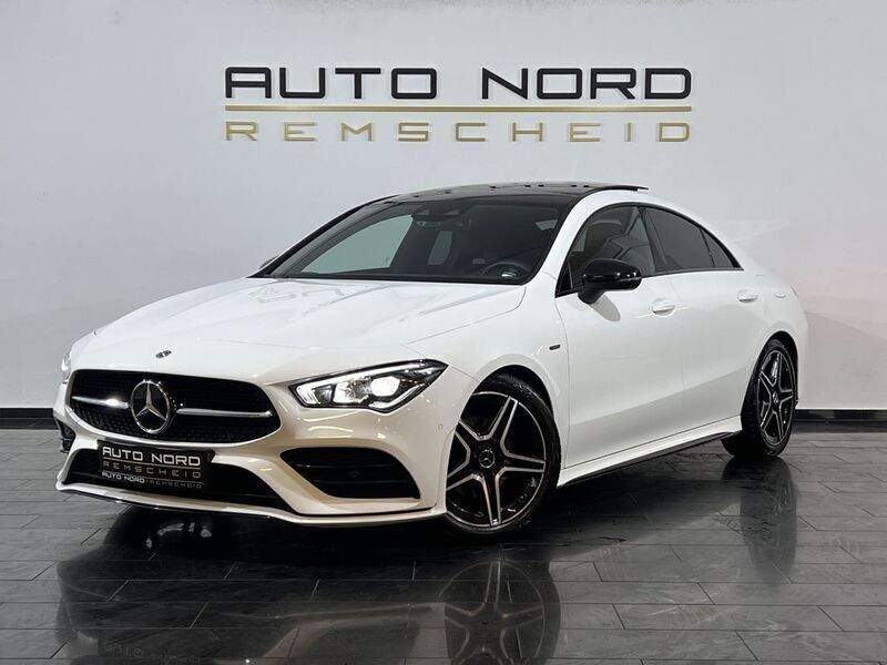 Weiß Gebraucht 2020 Mercedes CLA200 AMG Limousine | 33.990 € (Teuer) - Bild 1/4