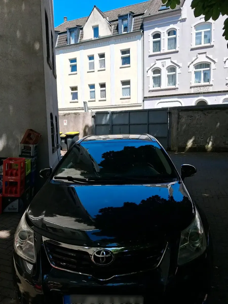 Gebraucht Toyota Avensis 150 PS (110 kW) 2011 Schwarz Kombi