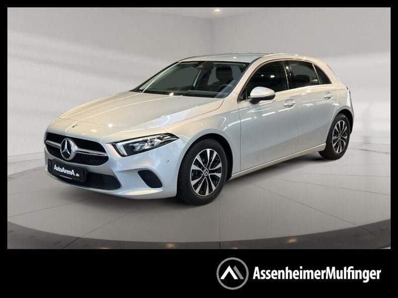 Silber Gebraucht 2022 Mercedes A180 Style Limousine | 21.977 € (Superpreis) - Bild 1/2