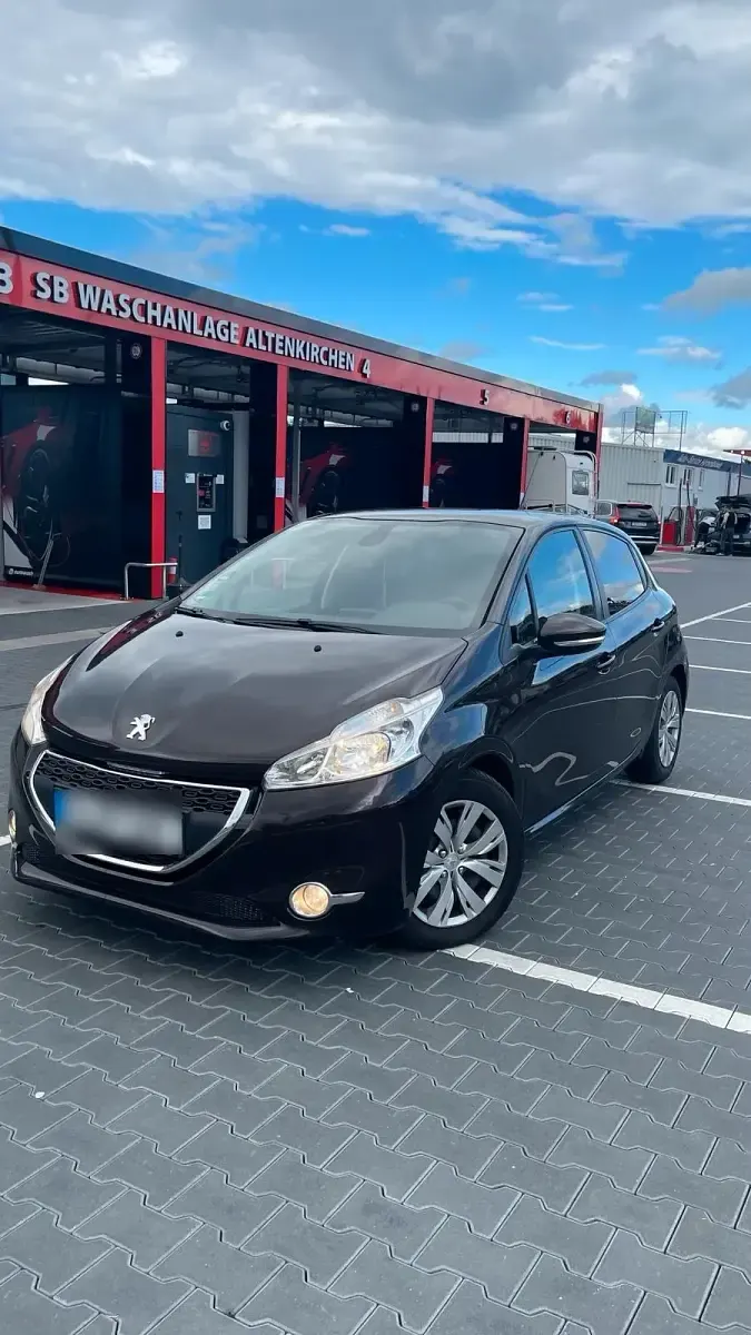 Gebraucht Peugeot 208 95 PS (69 kW) 2012 Braun Kleinwagen