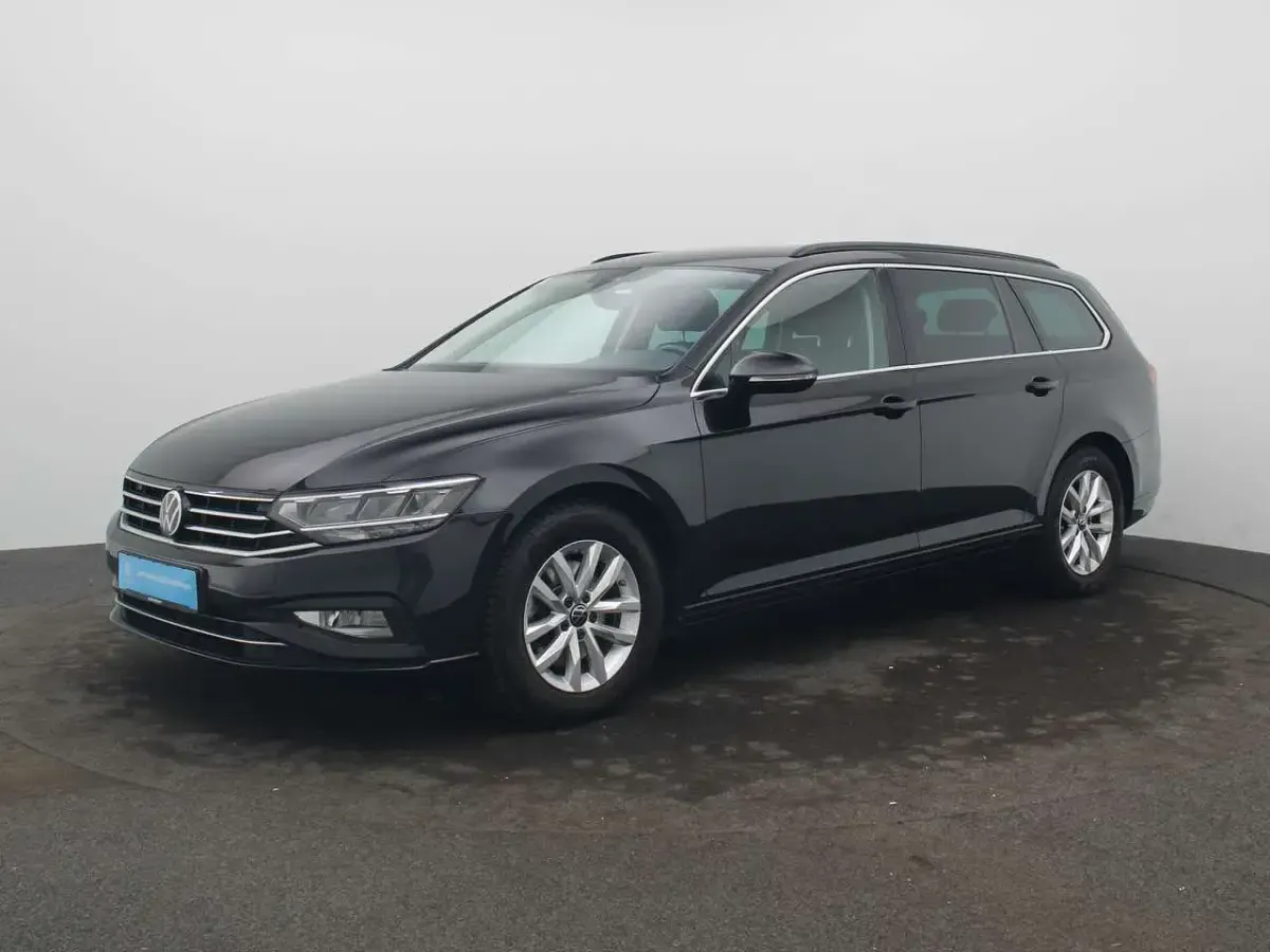 Gebraucht VW Passat Business 150 PS (110 kW) 2022 Deep black perleffekt Kombi