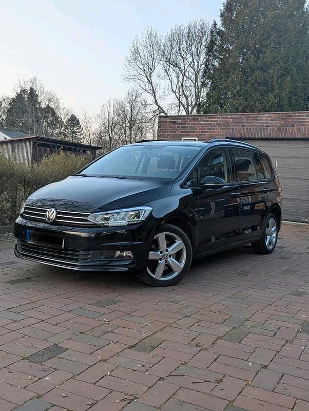 Gebraucht VW Touran 116 PS (85 kW) 2019 Schwarz Van / Kleinbus